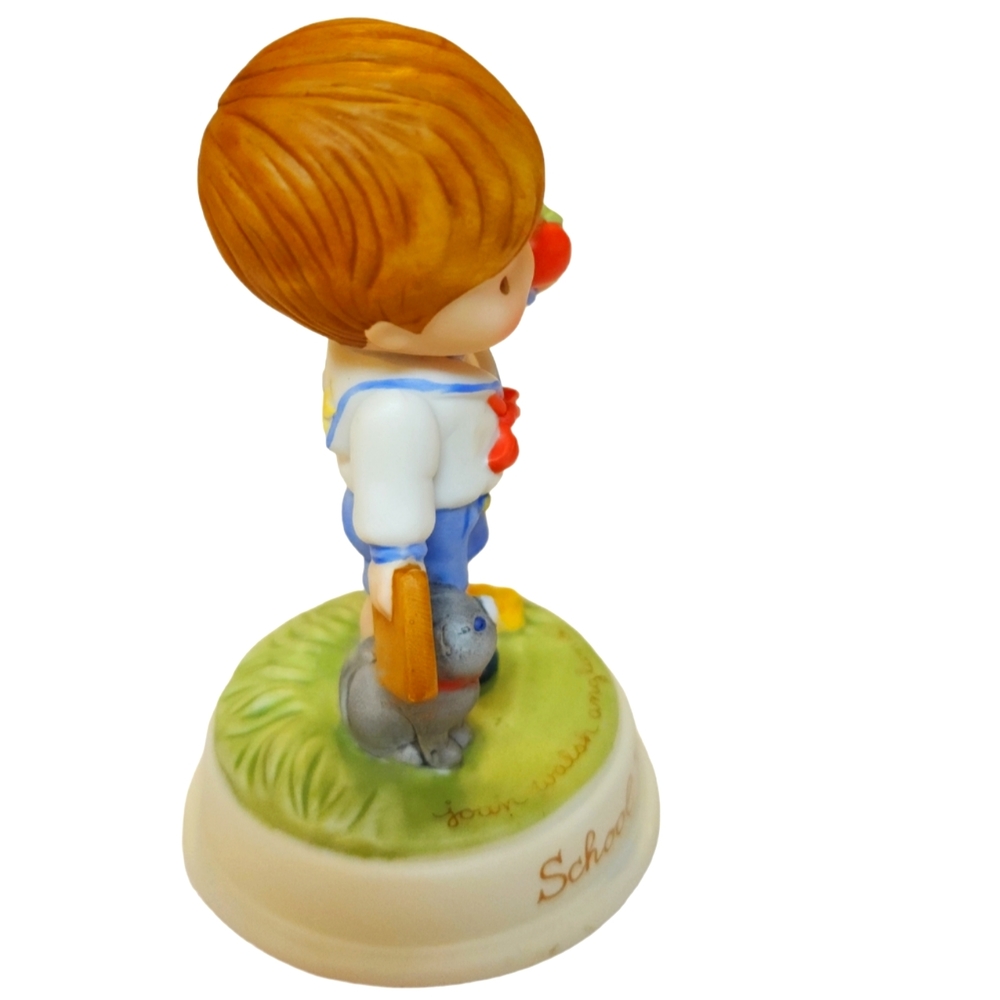AVON School Days Little Boy w/ Cat Apple Bisque Figurine JOAN WALSH ANGLUND 1986 - Picture 5 of 6